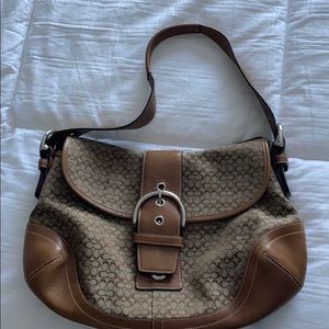 Medium coach Handbag, signature logo